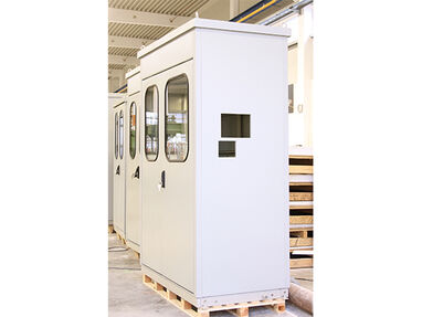 Passively-cooled cabinets protect sample conditioning and process analyzer instrumentation on world’s largest vessel