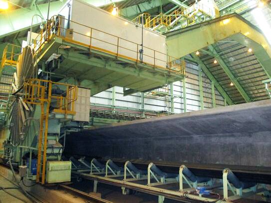 Pressurized shelter for portal scraper reclaimer